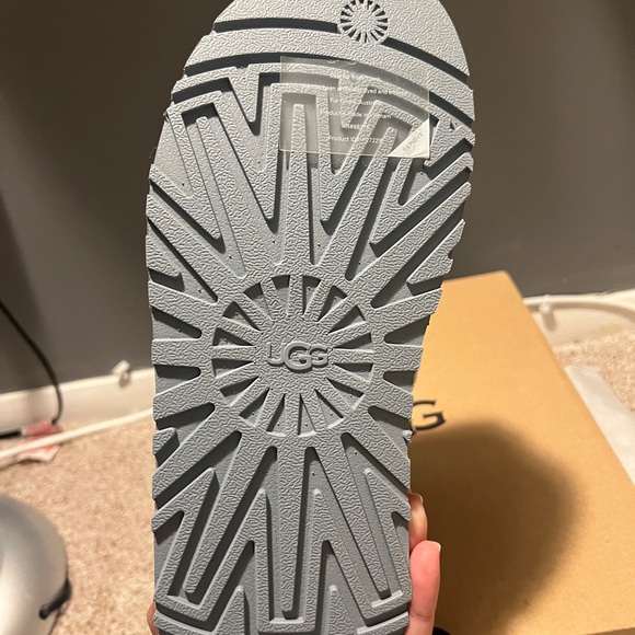 SOLD ELSEWHERE DONT PURCHASE !!-Ugg Disco Platform Slides !! - Picture 6 of 7